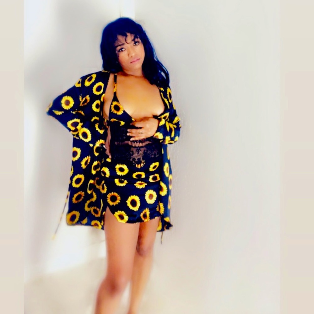 Black SunFlower Robe Set